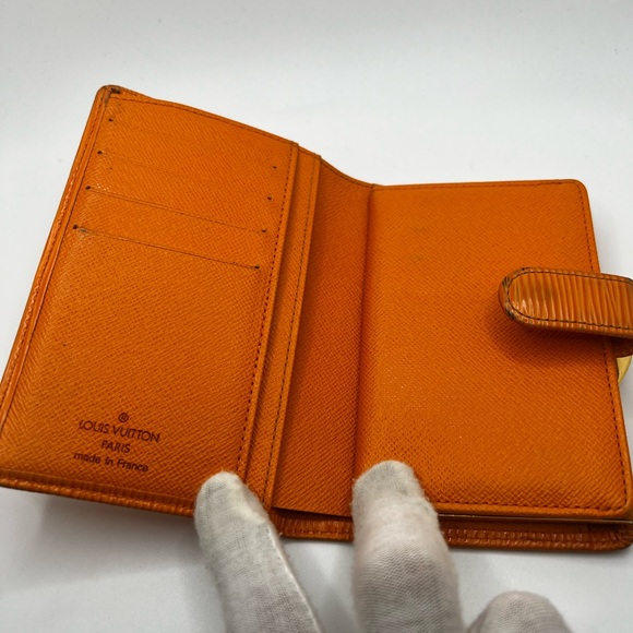 GUC Louis Vuitton Orange Epi Compact Wallet - Picture 6 of 9